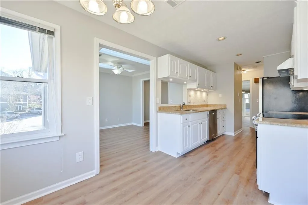 30 Normandy Court Ne Unit 201, Atlanta, Georgia 30324, 3 Bedrooms Bedrooms, ,2 BathroomsBathrooms,Residential,Sold,30 Normandy Court Ne Unit 201,6846158