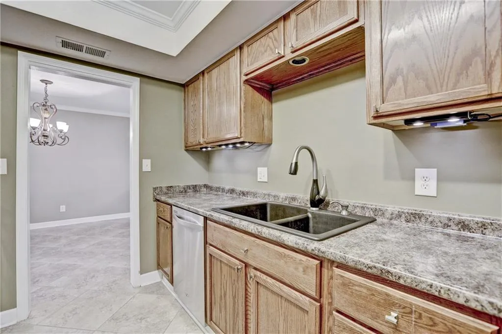 6851 Roswell Road Unit H28, Atlanta, Georgia 30328, 2 Bedrooms Bedrooms, ,2 BathroomsBathrooms,Residential,Sold,6851 Roswell Road Unit H28,5884365