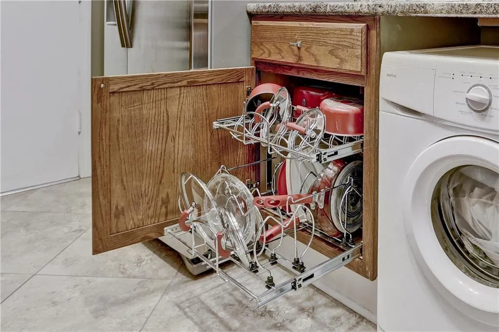 6851 Roswell Road Unit H28, Atlanta, Georgia 30328, 2 Bedrooms Bedrooms, ,2 BathroomsBathrooms,Residential,Sold,6851 Roswell Road Unit H28,5884365