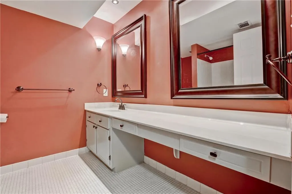 6851 Roswell Road Unit H28, Atlanta, Georgia 30328, 2 Bedrooms Bedrooms, ,2 BathroomsBathrooms,Residential,Sold,6851 Roswell Road Unit H28,5884365