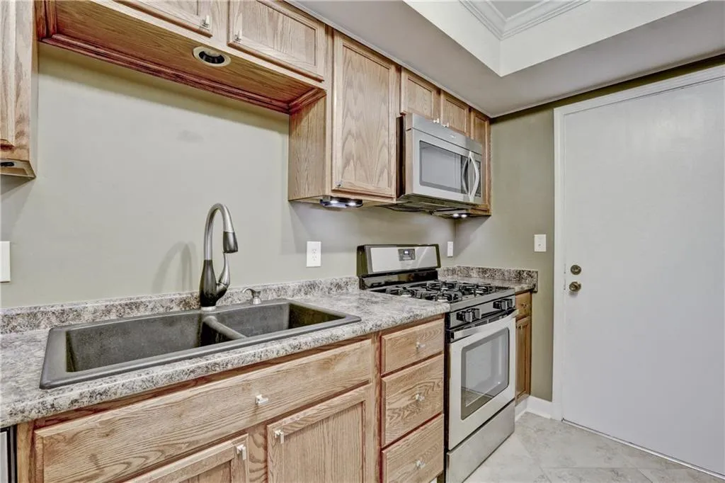 6851 Roswell Road Unit H28, Atlanta, Georgia 30328, 2 Bedrooms Bedrooms, ,2 BathroomsBathrooms,Residential,Sold,6851 Roswell Road Unit H28,5884365