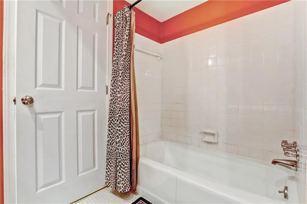 6851 Roswell Road Unit H28, Atlanta, Georgia 30328, 2 Bedrooms Bedrooms, ,2 BathroomsBathrooms,Residential,Sold,6851 Roswell Road Unit H28,5884365