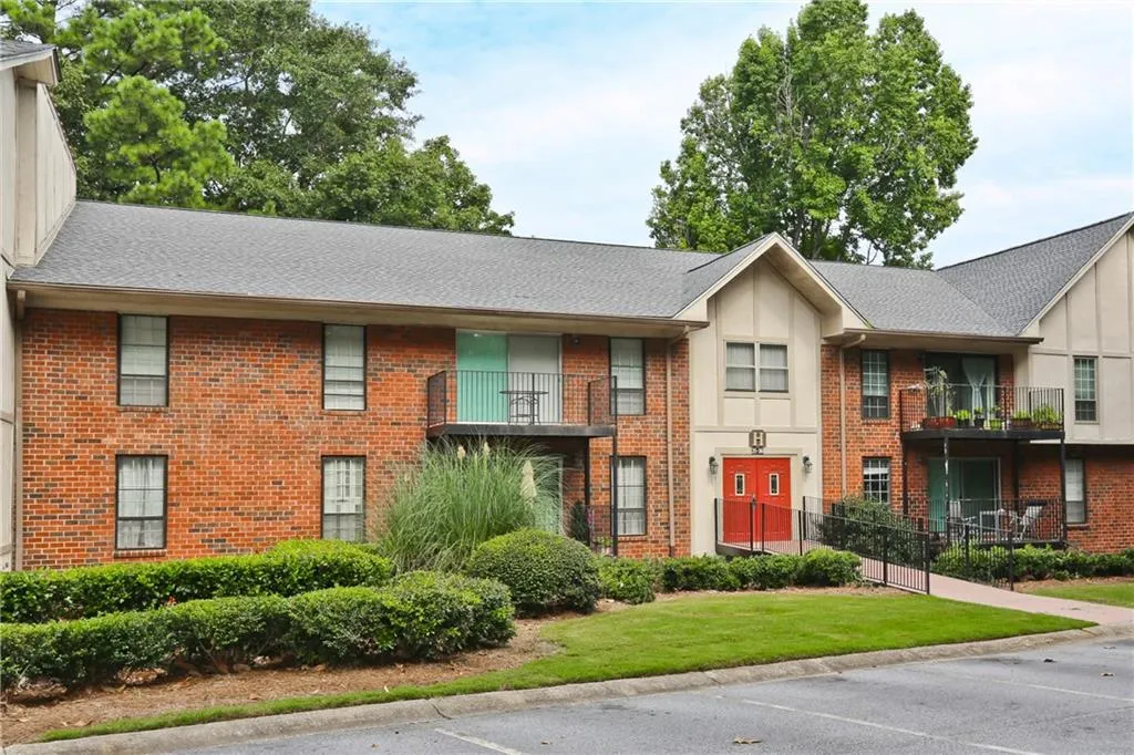 6851 Roswell Road Unit H28, Atlanta, Georgia 30328, 2 Bedrooms Bedrooms, ,2 BathroomsBathrooms,Residential,Sold,6851 Roswell Road Unit H28,5884365