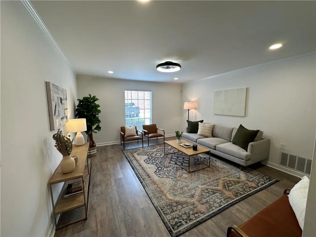 5517 Kingsport Drive, Sandy Springs, Georgia 30342, 2 Bedrooms Bedrooms, ,1 BathroomBathrooms,Residential,Sold,5517 Kingsport Drive,7206339