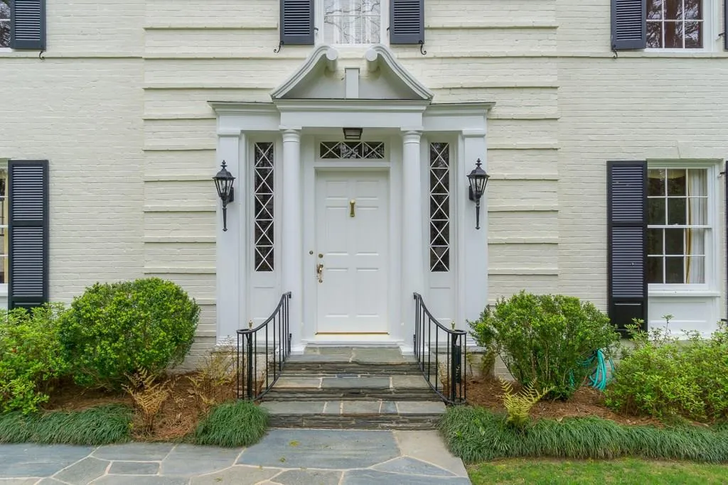 3061 W Pine Valley Road Nw, Atlanta, Georgia 30305, 4 Bedrooms Bedrooms, ,3 BathroomsBathrooms,Residential,Sold,3061 W Pine Valley Road Nw,5989480