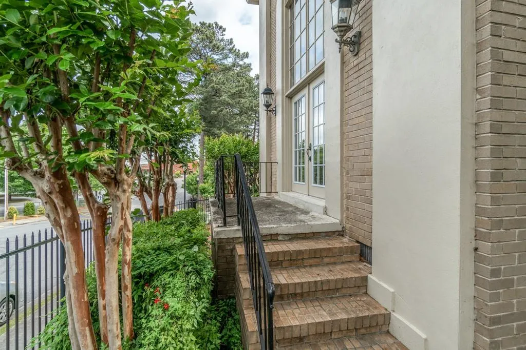 750 Dalrymple Road Unit L3, Sandy Springs, Georgia 30328, 2 Bedrooms Bedrooms, ,2 BathroomsBathrooms,Residential,Sold,750 Dalrymple Road Unit L3,6724276