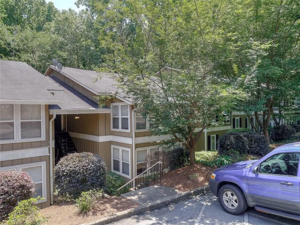 5147 Roswell Road Unit 10, Atlanta, Georgia 30342, 2 Bedrooms Bedrooms, ,1 BathroomBathrooms,Residential,Sold,5147 Roswell Road Unit 10,6033038