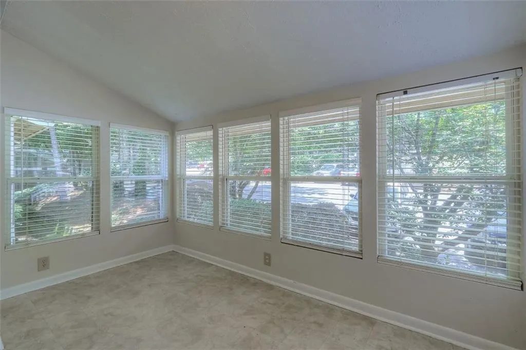 5147 Roswell Road Unit 10, Atlanta, Georgia 30342, 2 Bedrooms Bedrooms, ,1 BathroomBathrooms,Residential,Sold,5147 Roswell Road Unit 10,6033038