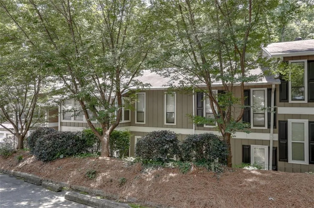 5147 Roswell Road Unit 10, Atlanta, Georgia 30342, 2 Bedrooms Bedrooms, ,1 BathroomBathrooms,Residential,Sold,5147 Roswell Road Unit 10,6033038