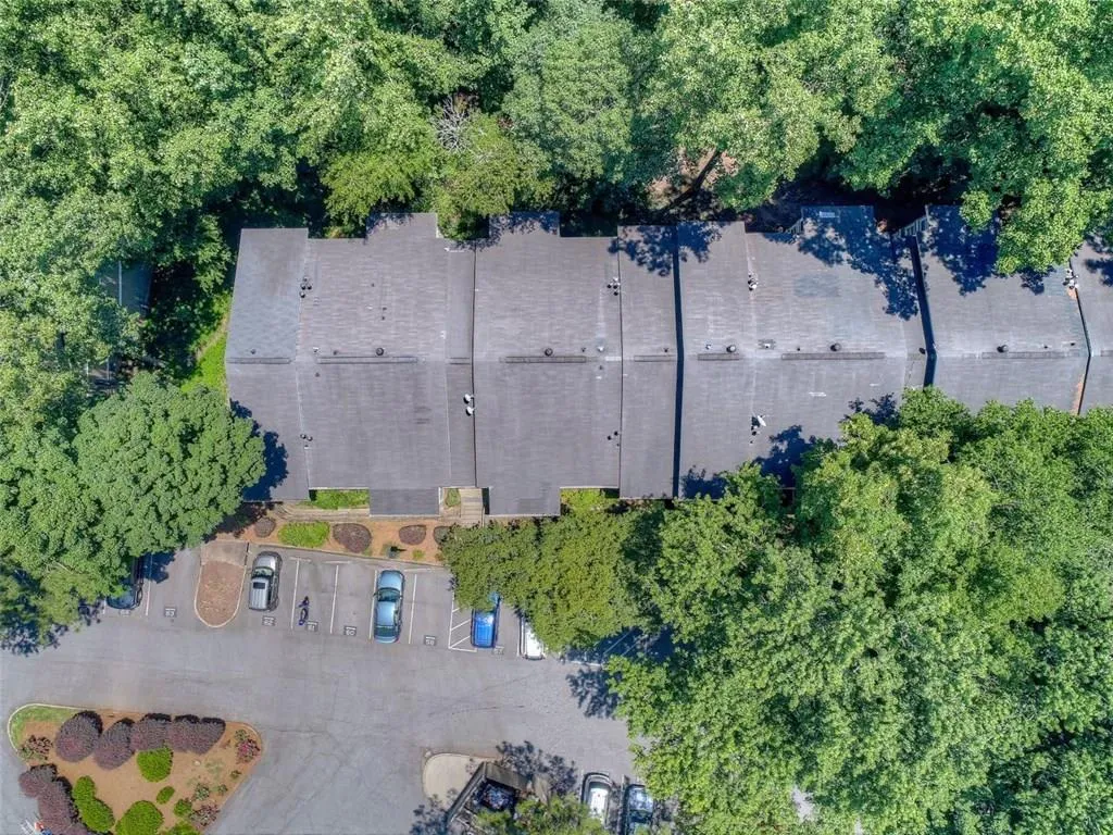 5147 Roswell Road Unit 10, Atlanta, Georgia 30342, 2 Bedrooms Bedrooms, ,1 BathroomBathrooms,Residential,Sold,5147 Roswell Road Unit 10,6033038