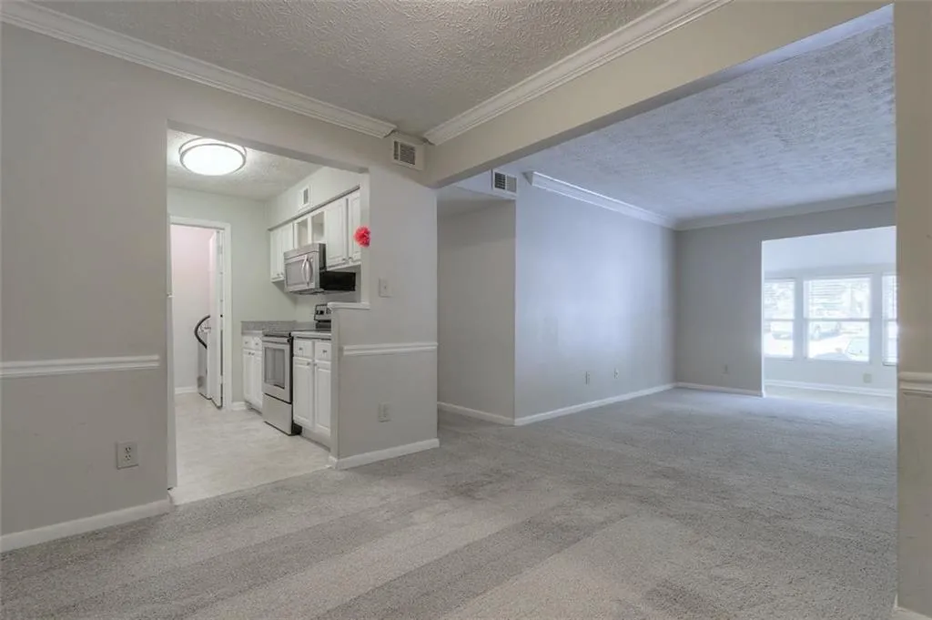 5147 Roswell Road Unit 10, Atlanta, Georgia 30342, 2 Bedrooms Bedrooms, ,1 BathroomBathrooms,Residential,Sold,5147 Roswell Road Unit 10,6033038