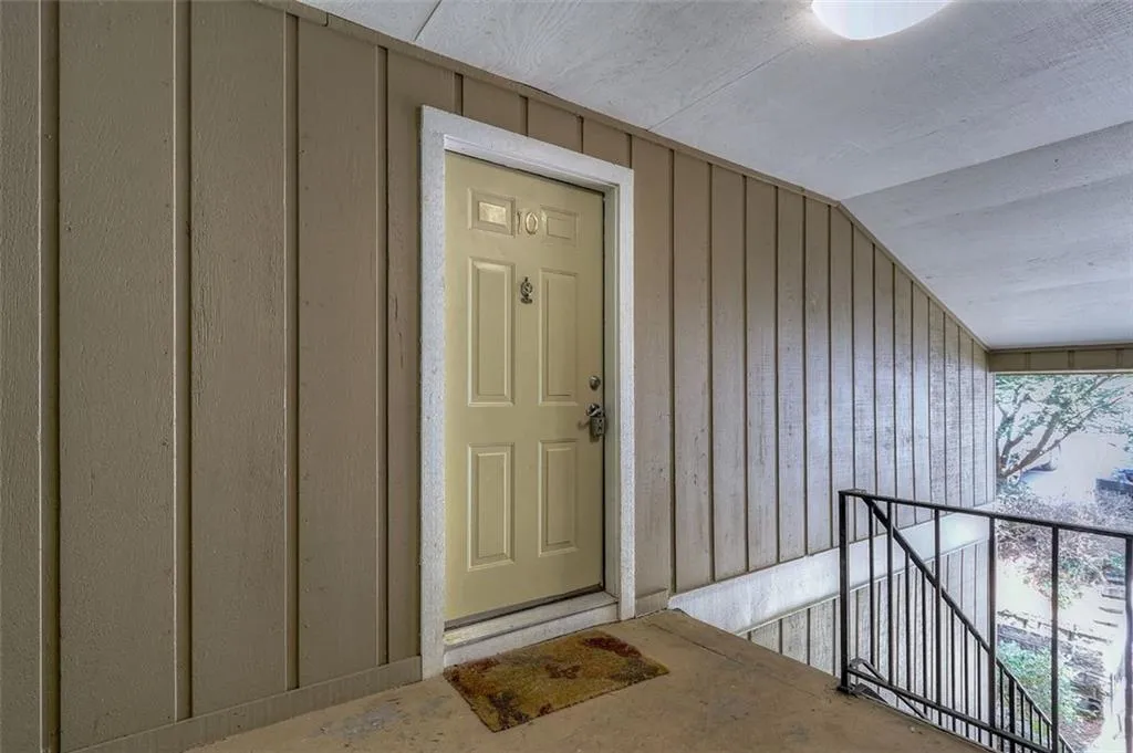 5147 Roswell Road Unit 10, Atlanta, Georgia 30342, 2 Bedrooms Bedrooms, ,1 BathroomBathrooms,Residential,Sold,5147 Roswell Road Unit 10,6033038