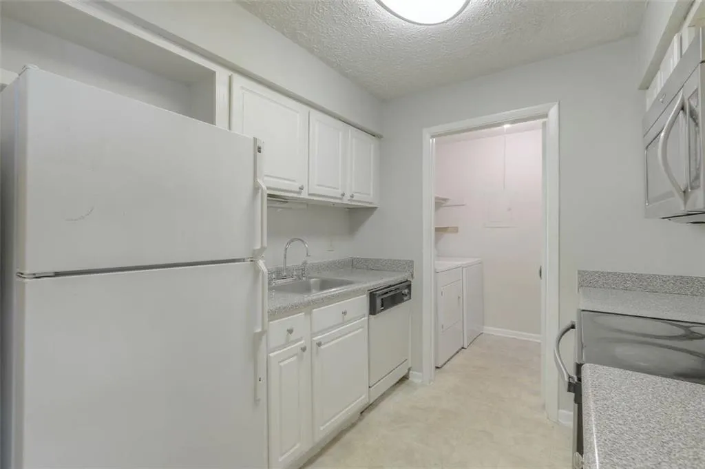 5147 Roswell Road Unit 10, Atlanta, Georgia 30342, 2 Bedrooms Bedrooms, ,1 BathroomBathrooms,Residential,Sold,5147 Roswell Road Unit 10,6033038