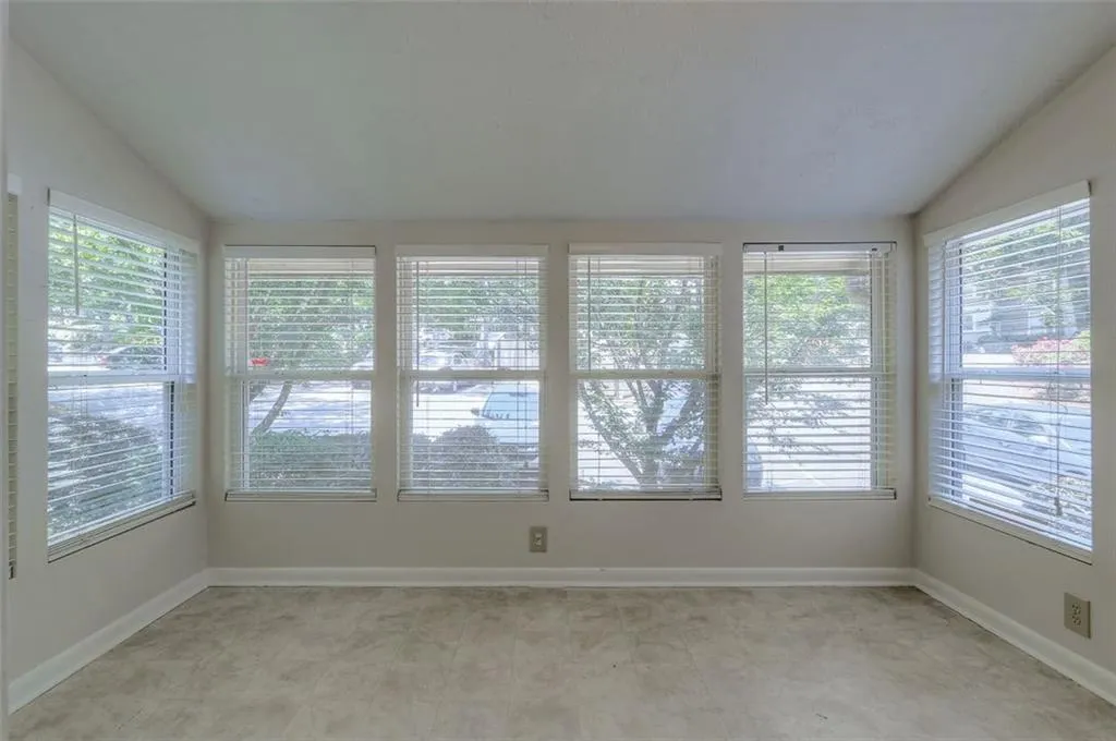 5147 Roswell Road Unit 10, Atlanta, Georgia 30342, 2 Bedrooms Bedrooms, ,1 BathroomBathrooms,Residential,Sold,5147 Roswell Road Unit 10,6033038