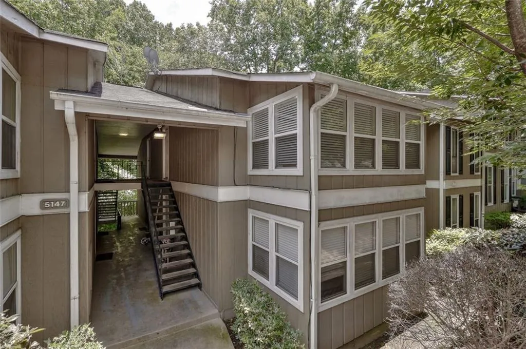 5147 Roswell Road Unit 10, Atlanta, Georgia 30342, 2 Bedrooms Bedrooms, ,1 BathroomBathrooms,Residential,Sold,5147 Roswell Road Unit 10,6033038