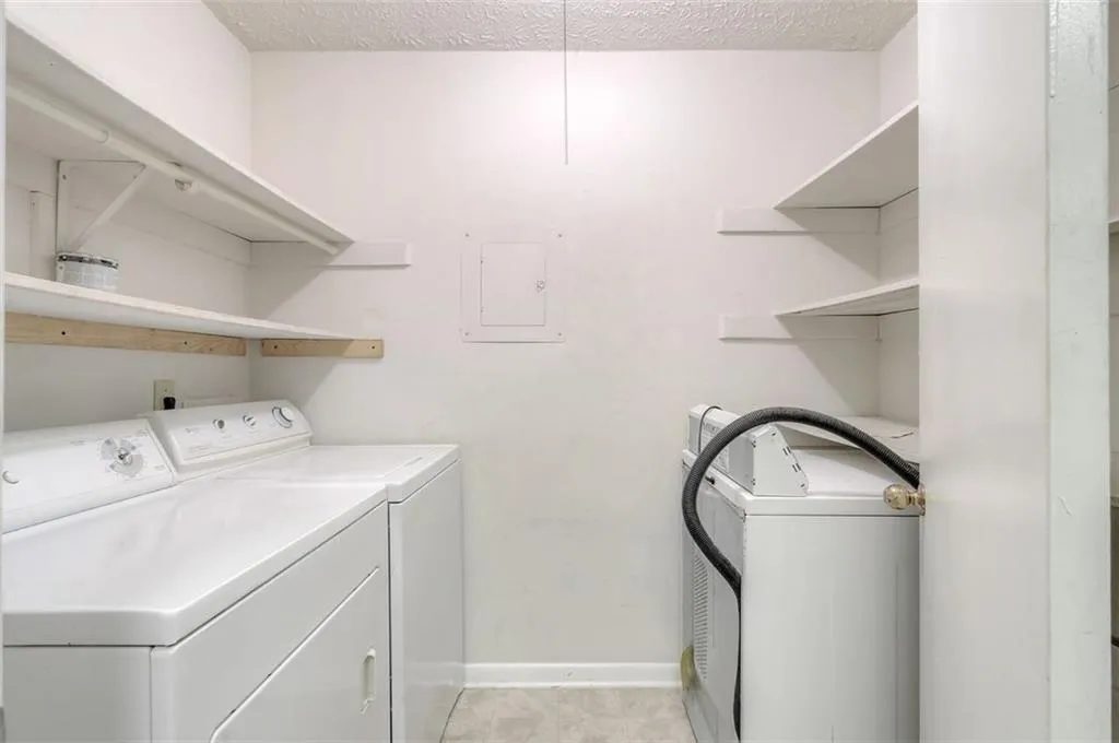 5147 Roswell Road Unit 10, Atlanta, Georgia 30342, 2 Bedrooms Bedrooms, ,1 BathroomBathrooms,Residential,Sold,5147 Roswell Road Unit 10,6033038