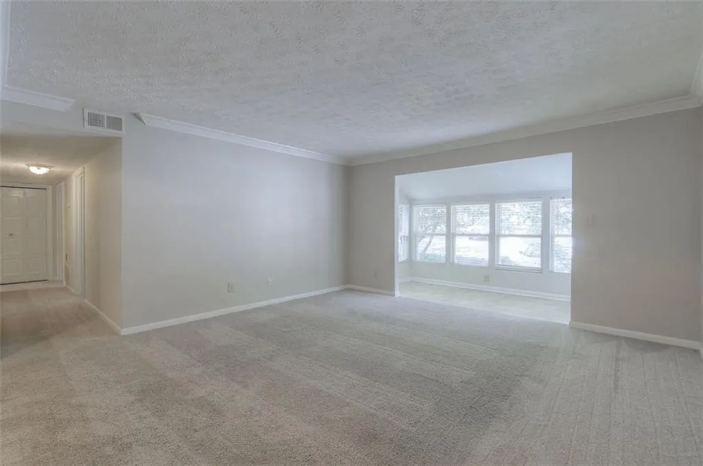 5147 Roswell Road Unit 10, Atlanta, Georgia 30342, 2 Bedrooms Bedrooms, ,1 BathroomBathrooms,Residential,Sold,5147 Roswell Road Unit 10,6033038