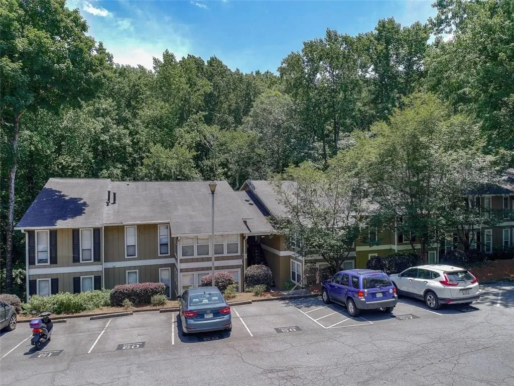5147 Roswell Road Unit 10, Atlanta, Georgia 30342, 2 Bedrooms Bedrooms, ,1 BathroomBathrooms,Residential,Sold,5147 Roswell Road Unit 10,6033038