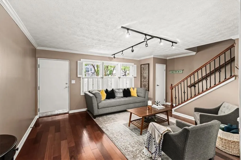 331 Lakemoore Drive Ne Unit C, Atlanta, Georgia 30342, 2 Bedrooms Bedrooms, ,1 BathroomBathrooms,Residential,Sold,331 Lakemoore Drive Ne Unit C,7571229
