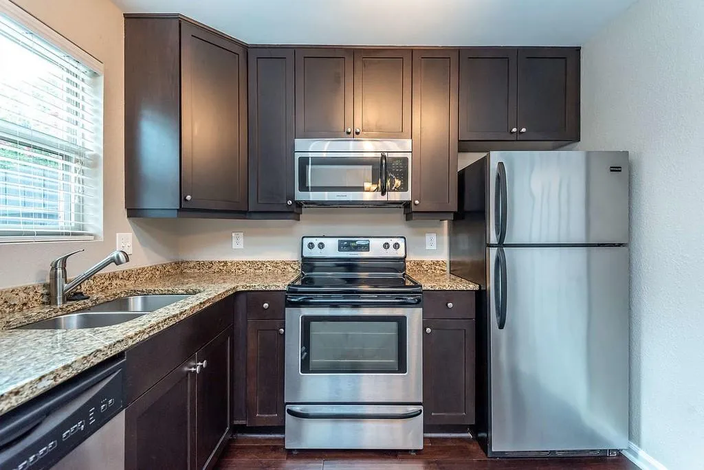 245 Winding River Drive Unit F, Sandy Springs, Georgia 30350, 2 Bedrooms Bedrooms, ,1 BathroomBathrooms,Residential,Sold,245 Winding River Drive Unit F,6581667
