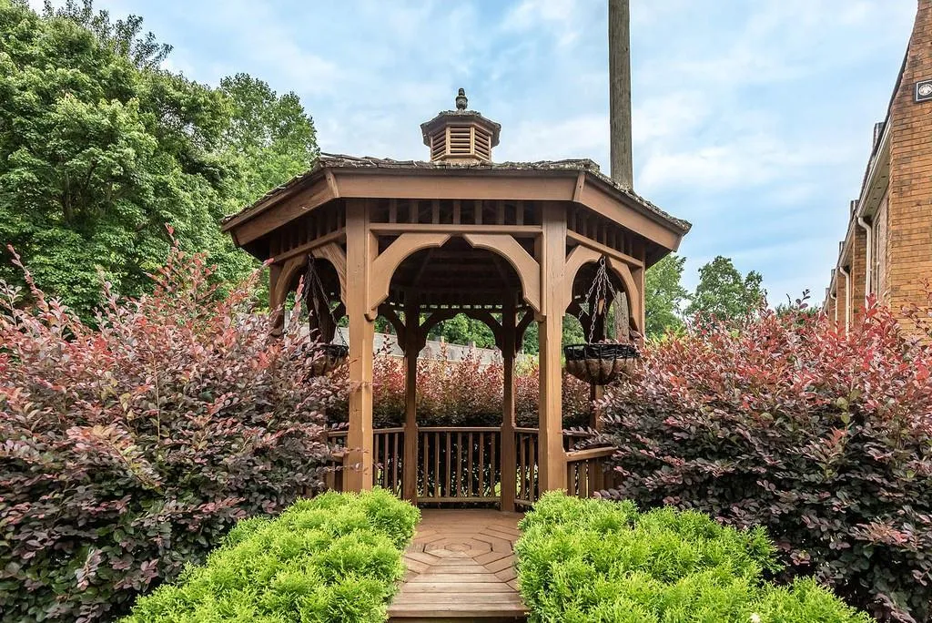 245 Winding River Drive Unit F, Sandy Springs, Georgia 30350, 2 Bedrooms Bedrooms, ,1 BathroomBathrooms,Residential,Sold,245 Winding River Drive Unit F,6581667