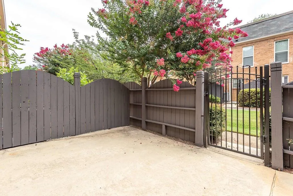 245 Winding River Drive Unit F, Sandy Springs, Georgia 30350, 2 Bedrooms Bedrooms, ,1 BathroomBathrooms,Residential,Sold,245 Winding River Drive Unit F,6581667
