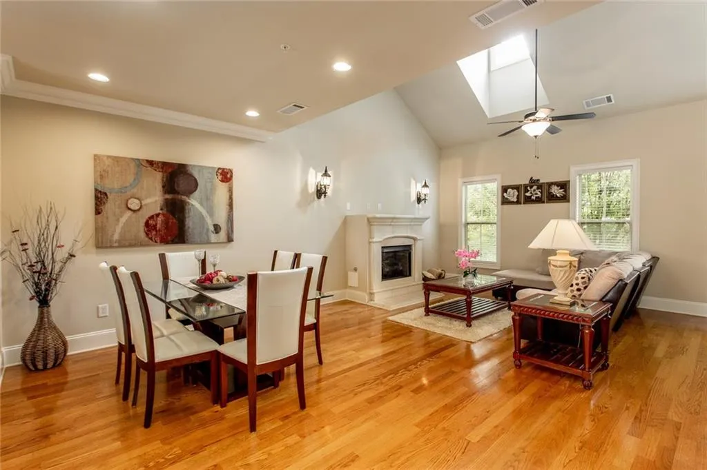 819 Perennial Drive, Atlanta, Georgia 30328, 3 Bedrooms Bedrooms, ,3 BathroomsBathrooms,Residential,Sold,819 Perennial Drive,6630033