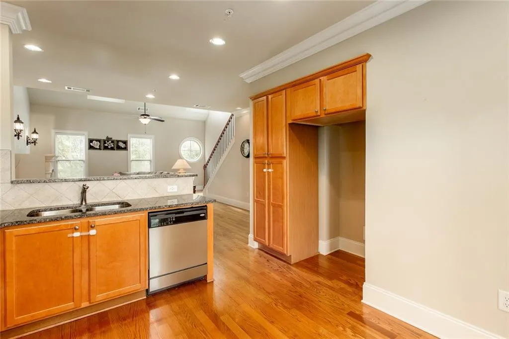 819 Perennial Drive, Atlanta, Georgia 30328, 3 Bedrooms Bedrooms, ,3 BathroomsBathrooms,Residential,Sold,819 Perennial Drive,6630033