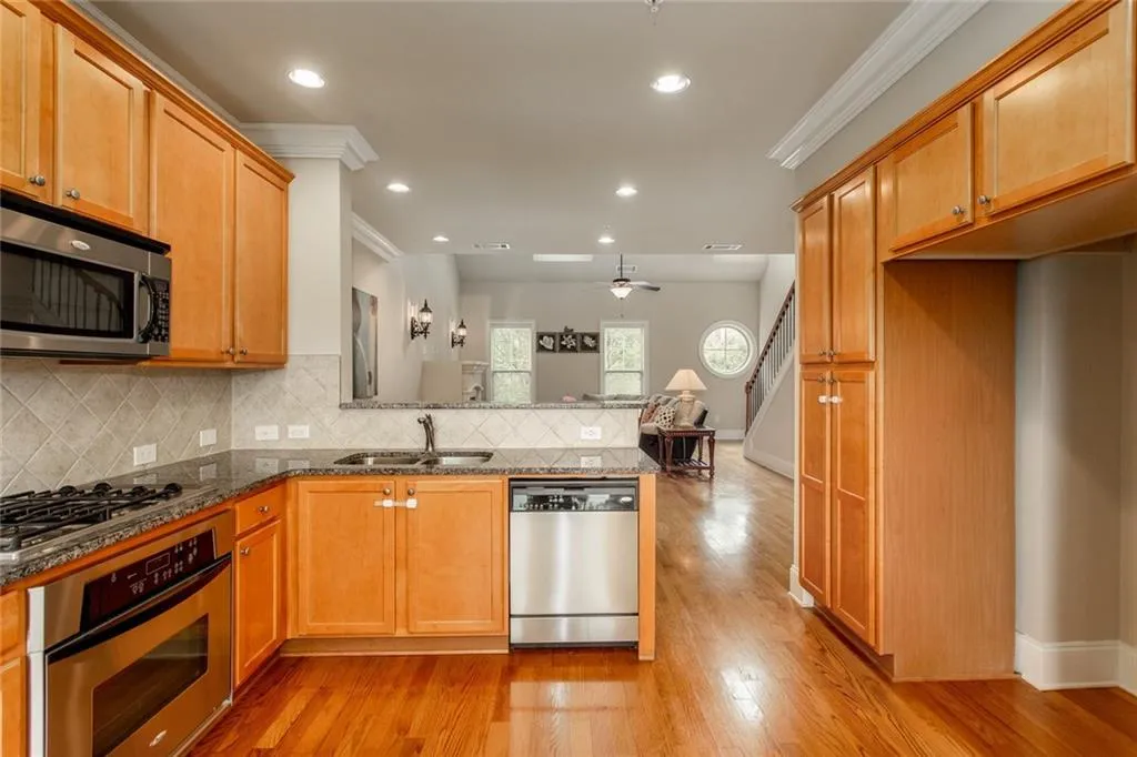 819 Perennial Drive, Atlanta, Georgia 30328, 3 Bedrooms Bedrooms, ,3 BathroomsBathrooms,Residential,Sold,819 Perennial Drive,6630033