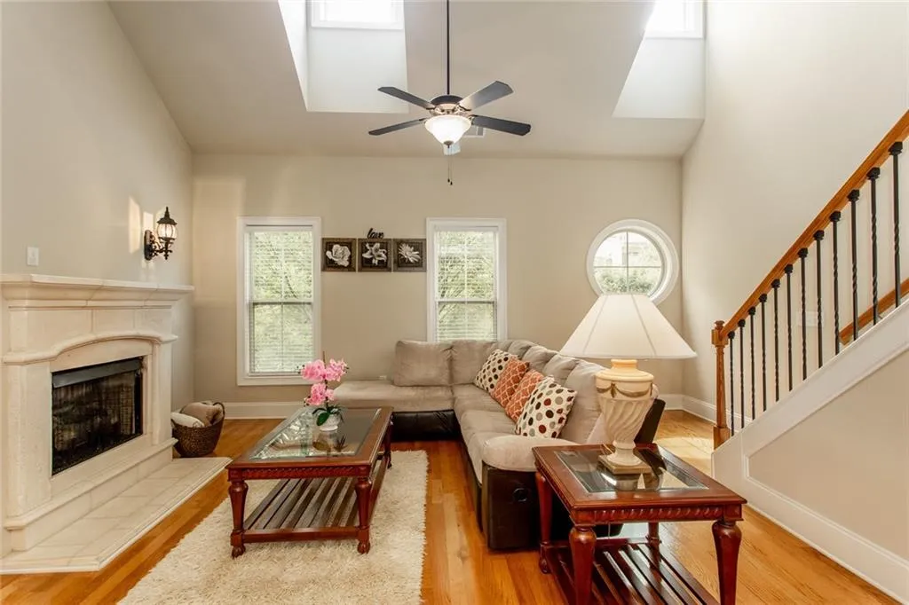 819 Perennial Drive, Atlanta, Georgia 30328, 3 Bedrooms Bedrooms, ,3 BathroomsBathrooms,Residential,Sold,819 Perennial Drive,6630033