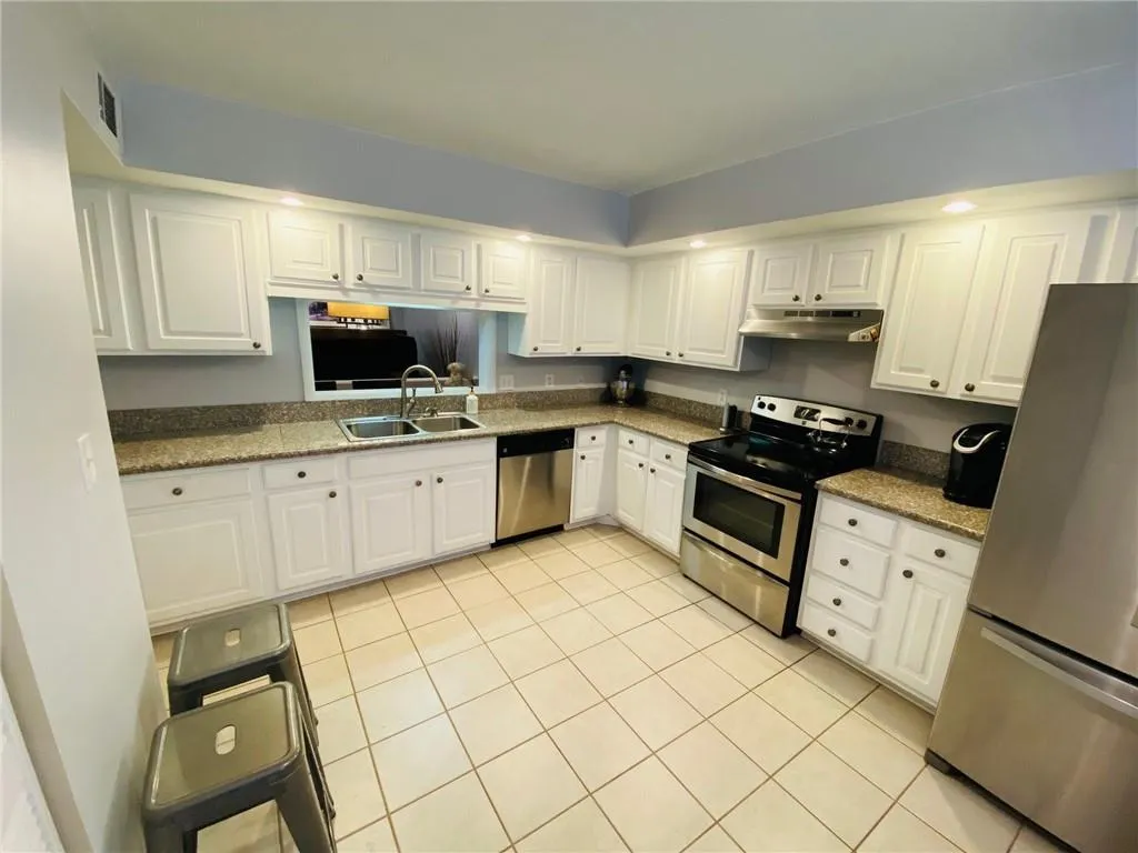 70 Goldrush Circle, Atlanta, Georgia 30328, 3 Bedrooms Bedrooms, ,3 BathroomsBathrooms,Residential,Sold,70 Goldrush Circle,7043397