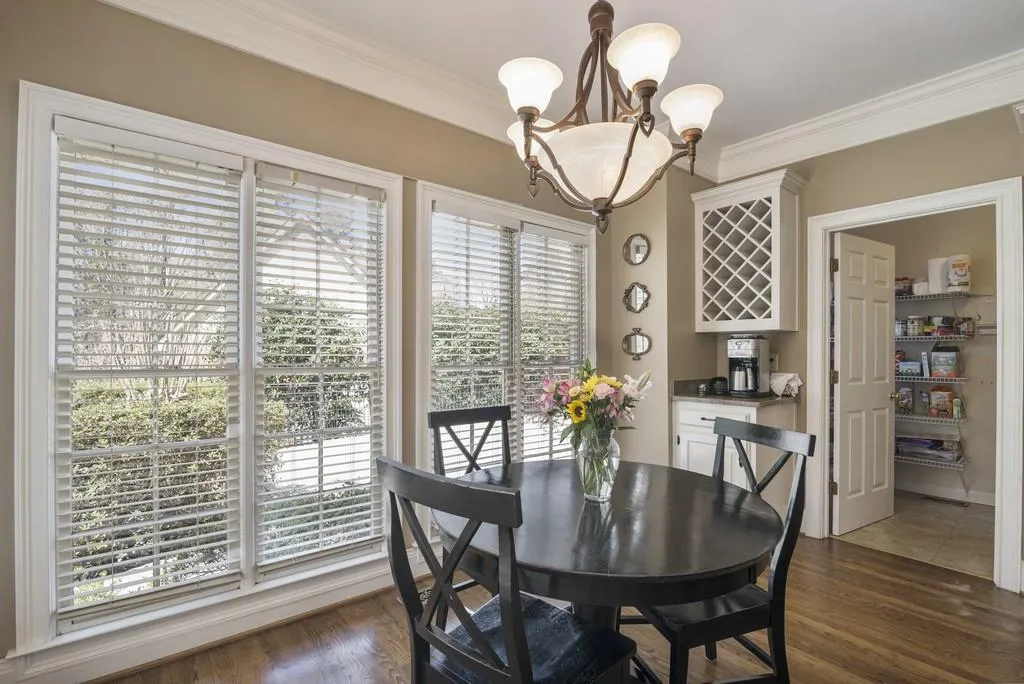 110 Wicksford Glen Ne, Sandy Springs, Georgia 30350, 5 Bedrooms Bedrooms, ,4 BathroomsBathrooms,Residential,Sold,110 Wicksford Glen Ne,6527123