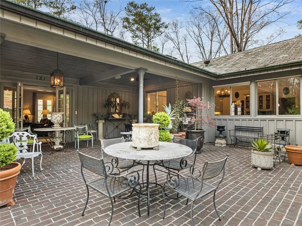 1330 W Garmon Road, Atlanta, Georgia 30327, 4 Bedrooms Bedrooms, ,4 BathroomsBathrooms,Residential,Sold,1330 W Garmon Road,7358366