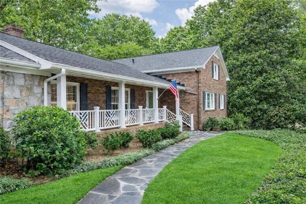 690 Fair Oaks Manor, Atlanta, Georgia 30327, 4 Bedrooms Bedrooms, ,4 BathroomsBathrooms,Residential,For Sale,690 Fair Oaks Manor,7701843