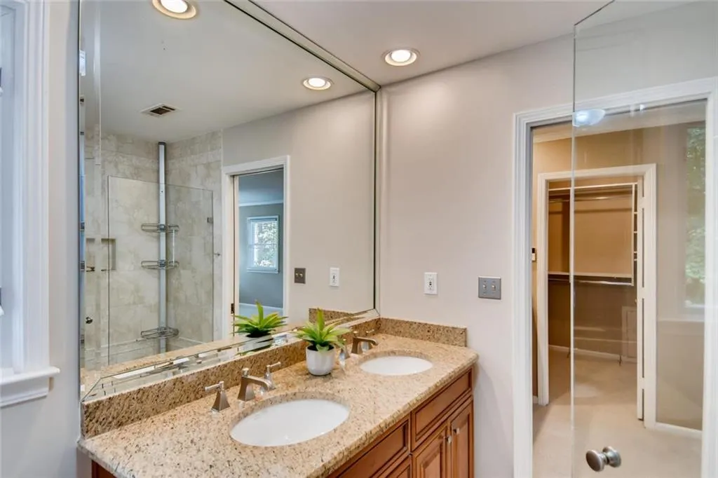 1590 Huntingdon Trail, Sandy Springs, Georgia 30350, 5 Bedrooms Bedrooms, ,3 BathroomsBathrooms,Residential,Sold,1590 Huntingdon Trail,6623298