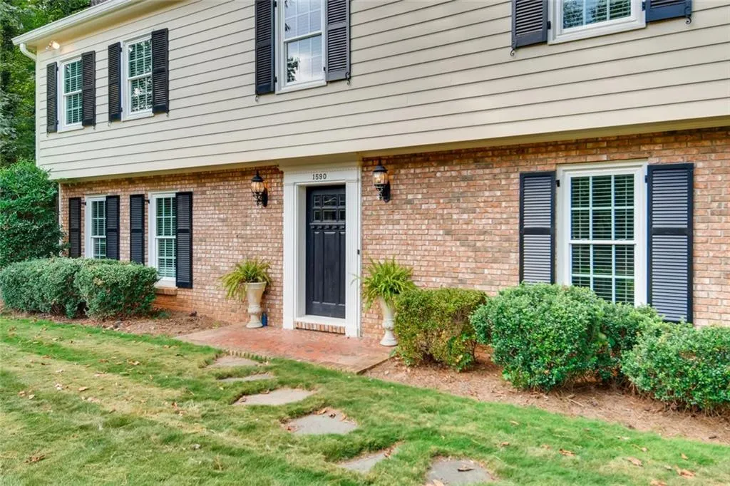 1590 Huntingdon Trail, Sandy Springs, Georgia 30350, 5 Bedrooms Bedrooms, ,3 BathroomsBathrooms,Residential,Sold,1590 Huntingdon Trail,6623298