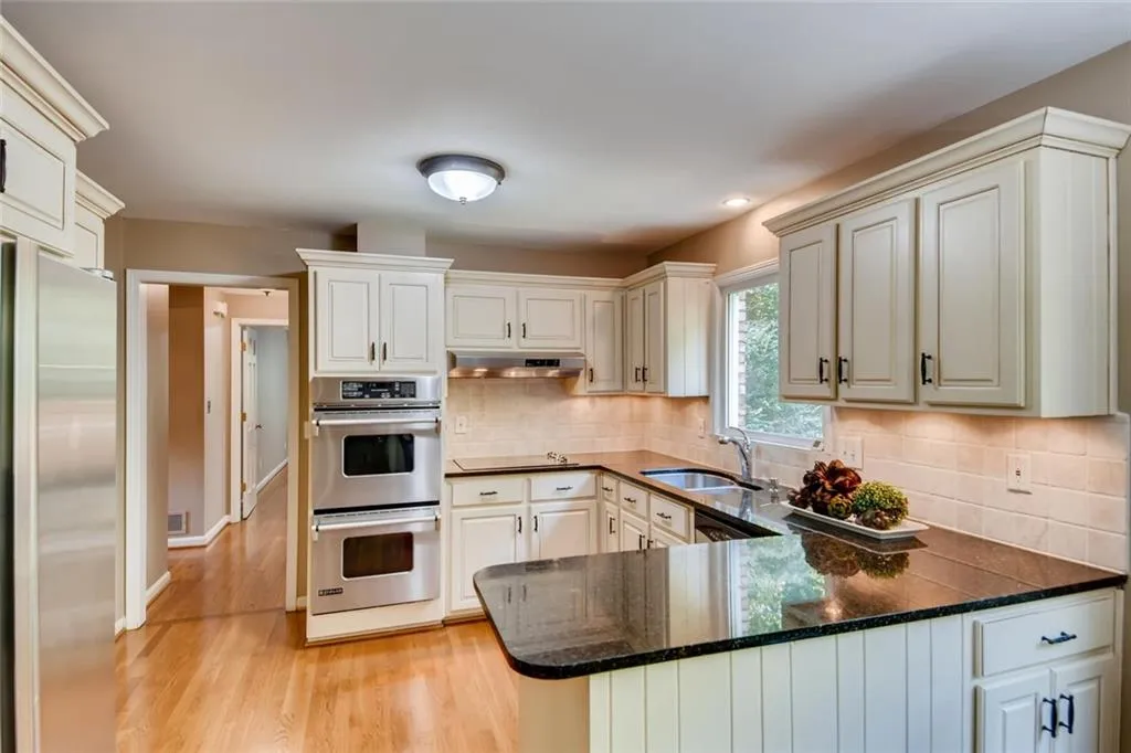 1590 Huntingdon Trail, Sandy Springs, Georgia 30350, 5 Bedrooms Bedrooms, ,3 BathroomsBathrooms,Residential,Sold,1590 Huntingdon Trail,6623298