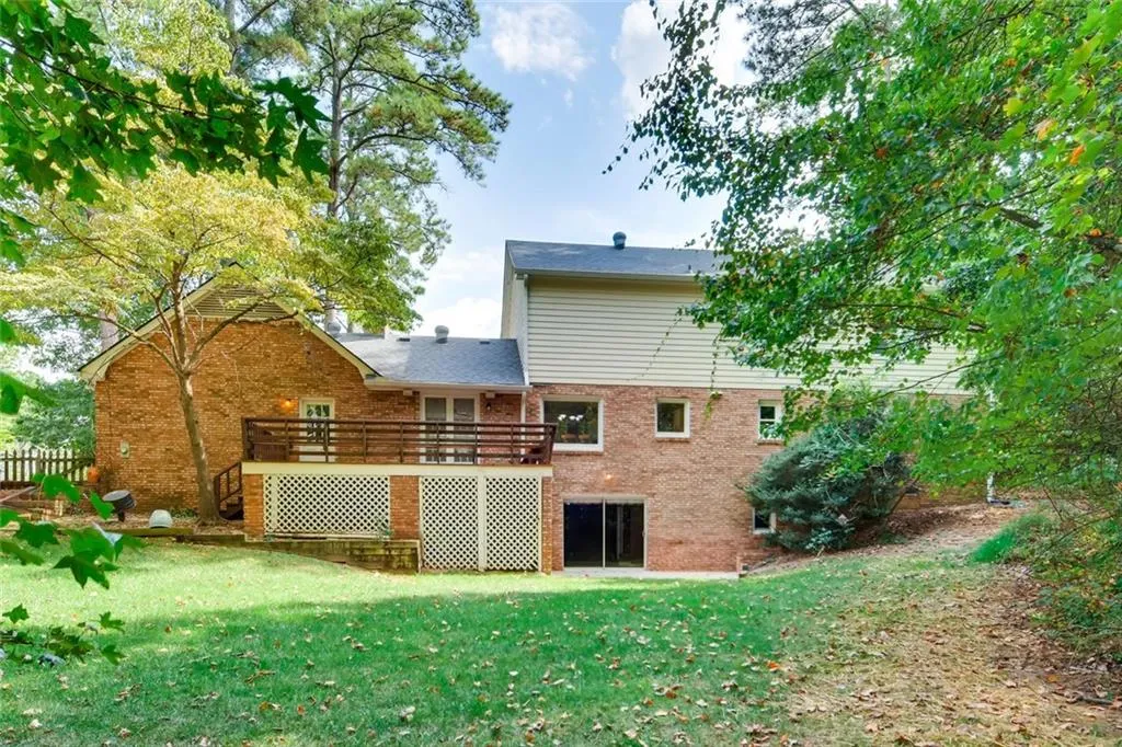 1590 Huntingdon Trail, Sandy Springs, Georgia 30350, 5 Bedrooms Bedrooms, ,3 BathroomsBathrooms,Residential,Sold,1590 Huntingdon Trail,6623298