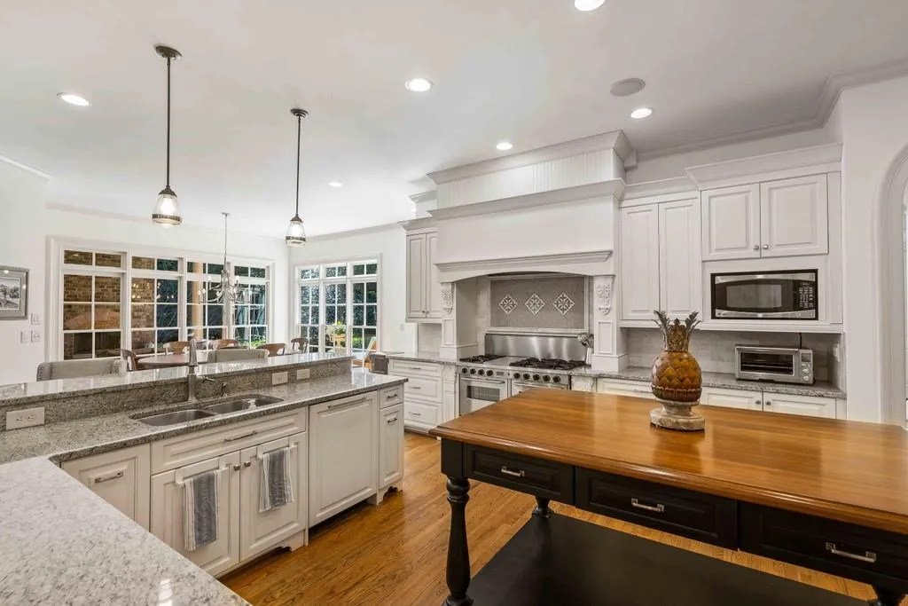 4968 Long Island Drive Nw, Atlanta, Georgia 30327, 6 Bedrooms Bedrooms, ,6 BathroomsBathrooms,Residential,Sold,4968 Long Island Drive Nw,6788138
