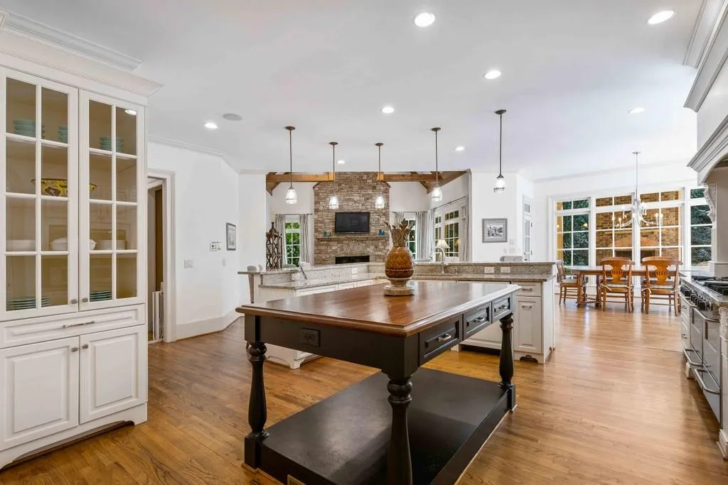 4968 Long Island Drive Nw, Atlanta, Georgia 30327, 6 Bedrooms Bedrooms, ,6 BathroomsBathrooms,Residential,Sold,4968 Long Island Drive Nw,6788138