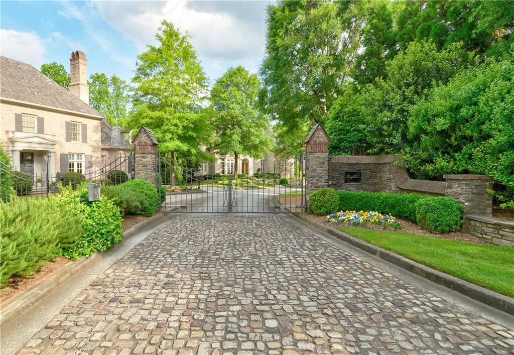 11 Leighton Court, Sandy Springs, Georgia 30327, 6 Bedrooms Bedrooms, ,7 BathroomsBathrooms,Residential,Sold,11 Leighton Court,6541996