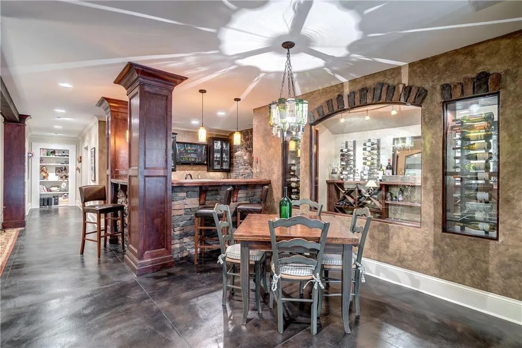 11 Leighton Court, Sandy Springs, Georgia 30327, 6 Bedrooms Bedrooms, ,7 BathroomsBathrooms,Residential,Sold,11 Leighton Court,6541996