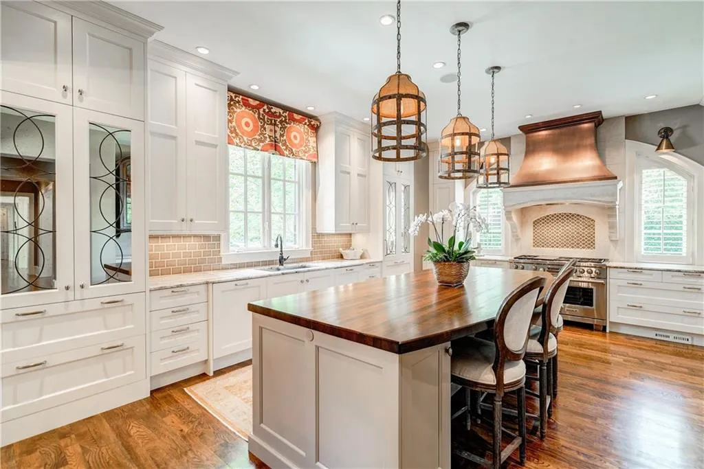 11 Leighton Court, Sandy Springs, Georgia 30327, 6 Bedrooms Bedrooms, ,7 BathroomsBathrooms,Residential,Sold,11 Leighton Court,6541996