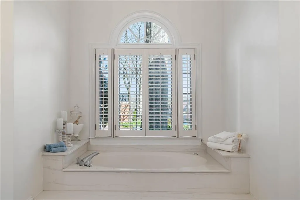 235 Embassy Court, Sandy Springs, Georgia 30328, 4 Bedrooms Bedrooms, ,3 BathroomsBathrooms,Residential,Sold,235 Embassy Court,7351691