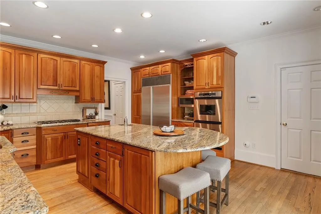 235 Embassy Court, Sandy Springs, Georgia 30328, 4 Bedrooms Bedrooms, ,3 BathroomsBathrooms,Residential,Sold,235 Embassy Court,7351691