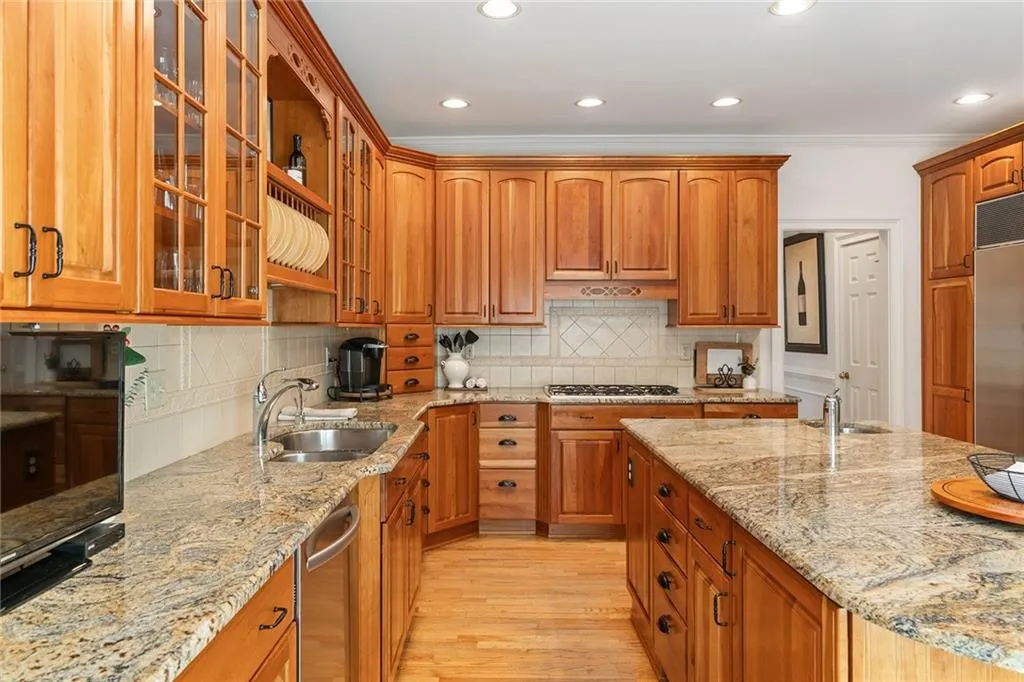 235 Embassy Court, Sandy Springs, Georgia 30328, 4 Bedrooms Bedrooms, ,3 BathroomsBathrooms,Residential,Sold,235 Embassy Court,7351691
