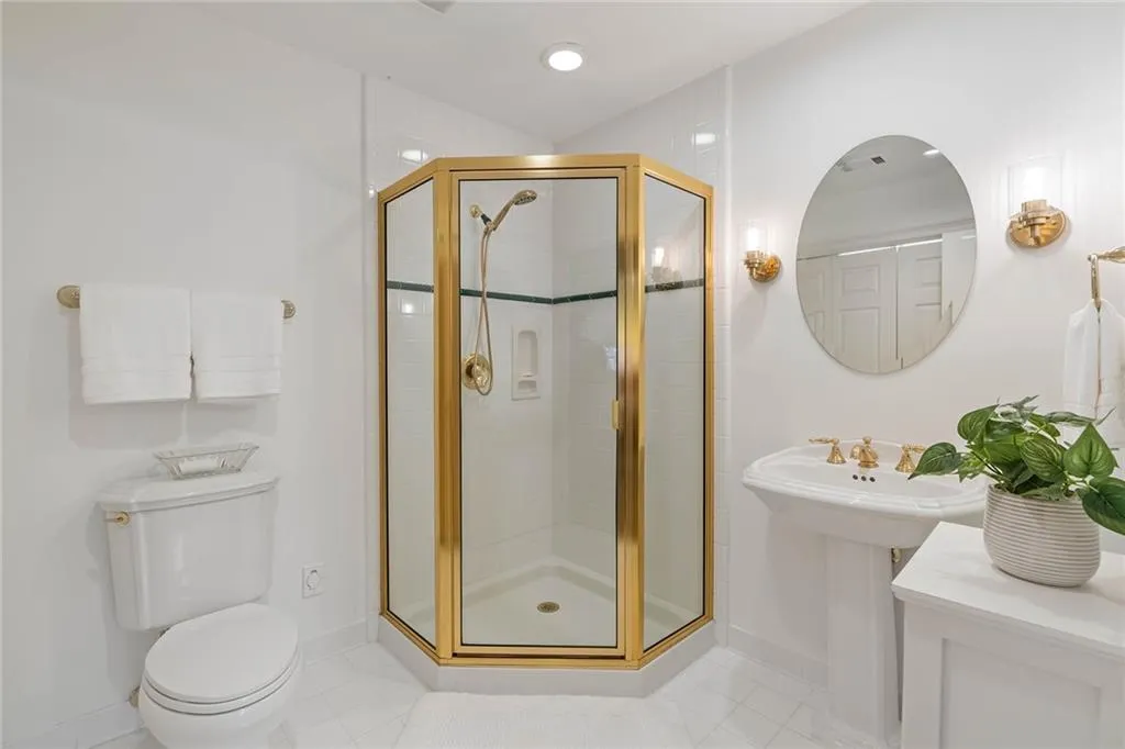 235 Embassy Court, Sandy Springs, Georgia 30328, 4 Bedrooms Bedrooms, ,3 BathroomsBathrooms,Residential,Sold,235 Embassy Court,7351691