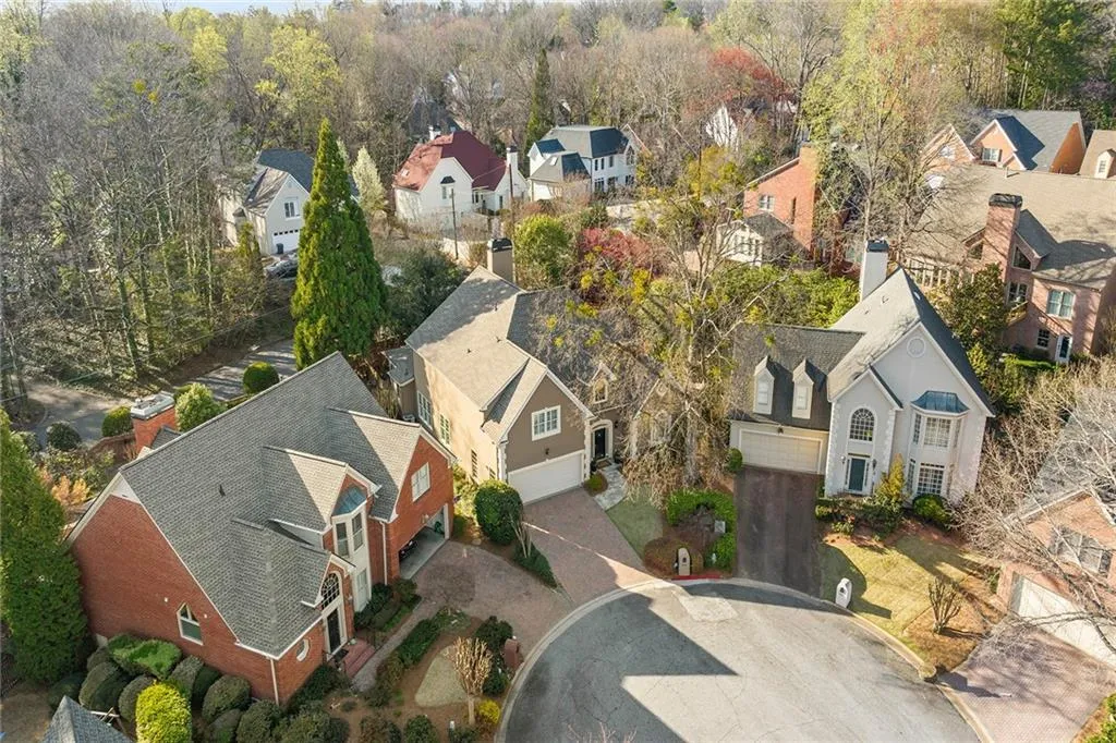 235 Embassy Court, Sandy Springs, Georgia 30328, 4 Bedrooms Bedrooms, ,3 BathroomsBathrooms,Residential,Sold,235 Embassy Court,7351691
