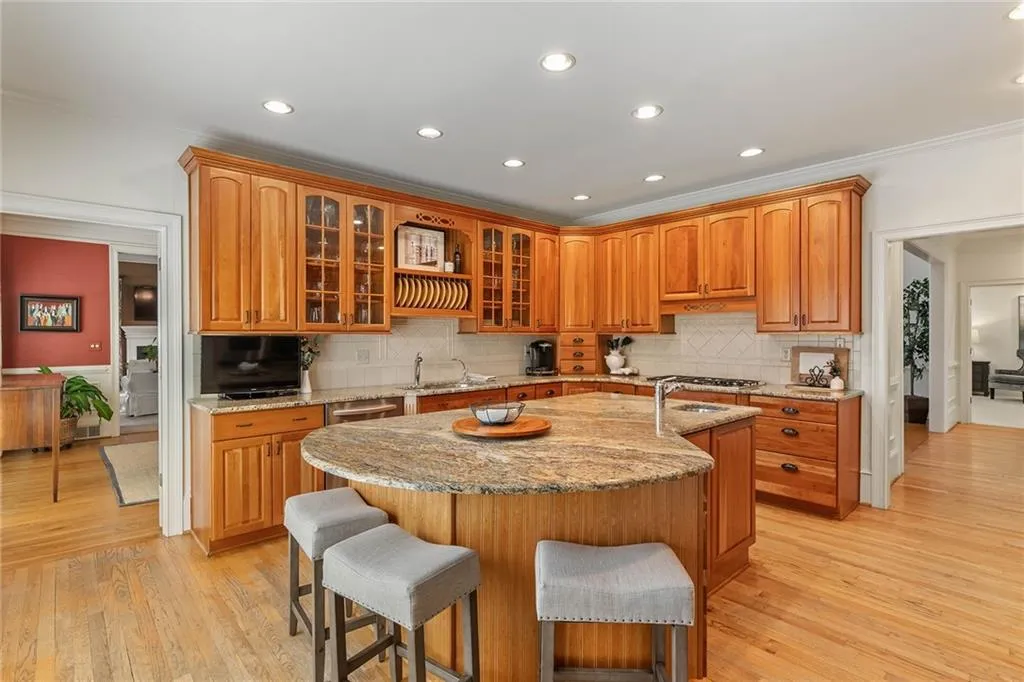 235 Embassy Court, Sandy Springs, Georgia 30328, 4 Bedrooms Bedrooms, ,3 BathroomsBathrooms,Residential,Sold,235 Embassy Court,7351691