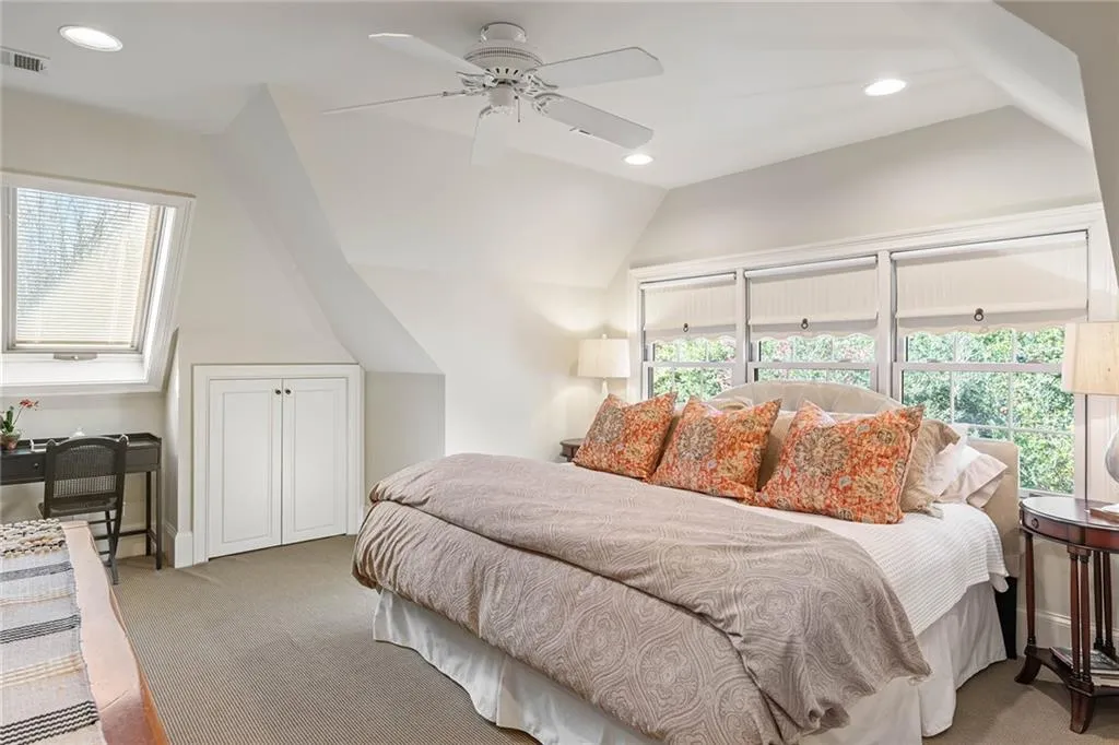 235 Embassy Court, Sandy Springs, Georgia 30328, 4 Bedrooms Bedrooms, ,3 BathroomsBathrooms,Residential,Sold,235 Embassy Court,7351691